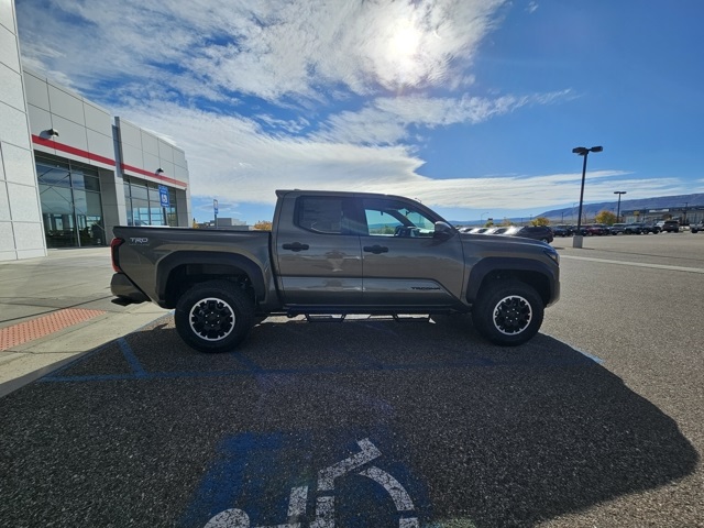 2025 Toyota Tacoma TRD Off-Road Double Cab photo 4