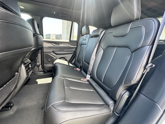 2025 Bright White Clearcoat Jeep Grand Cherokee Limited 4X4 SUV