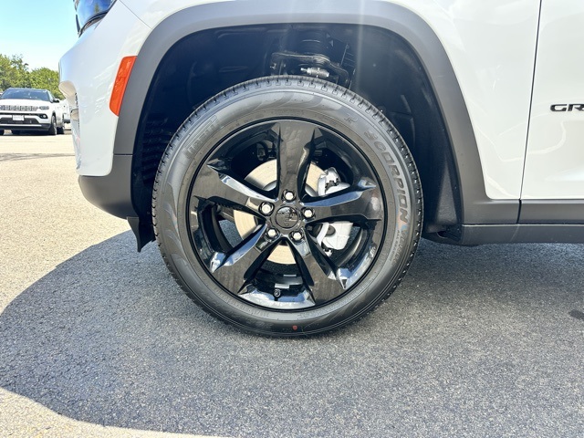 2025 Bright White Clearcoat Jeep Grand Cherokee Limited 4X4 SUV