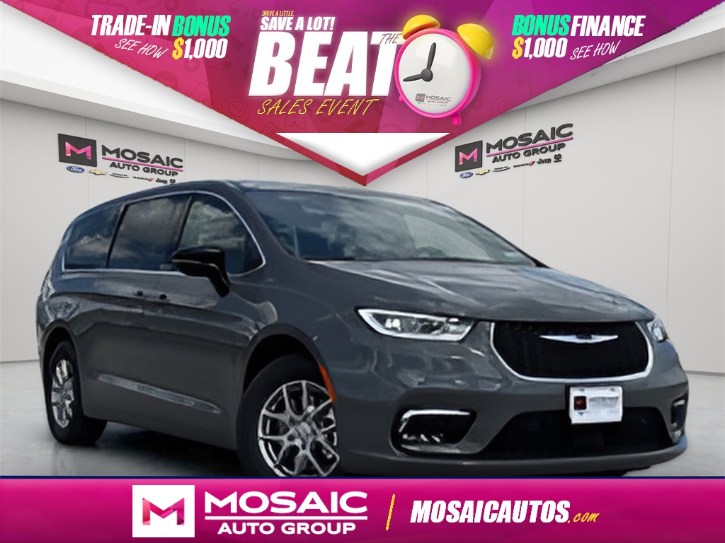 New 2025 Chrysler Pacifica Select Vans