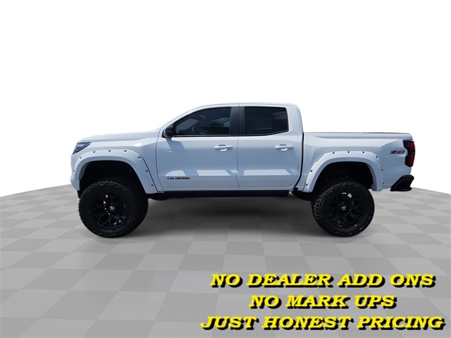 2025 Chevrolet Colorado Z71 photo 2