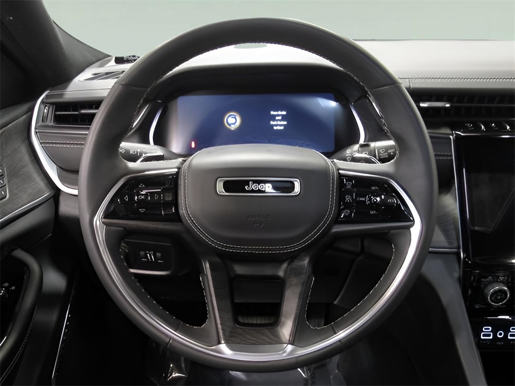 2023 Jeep Grand Cherokee Overland photo 13