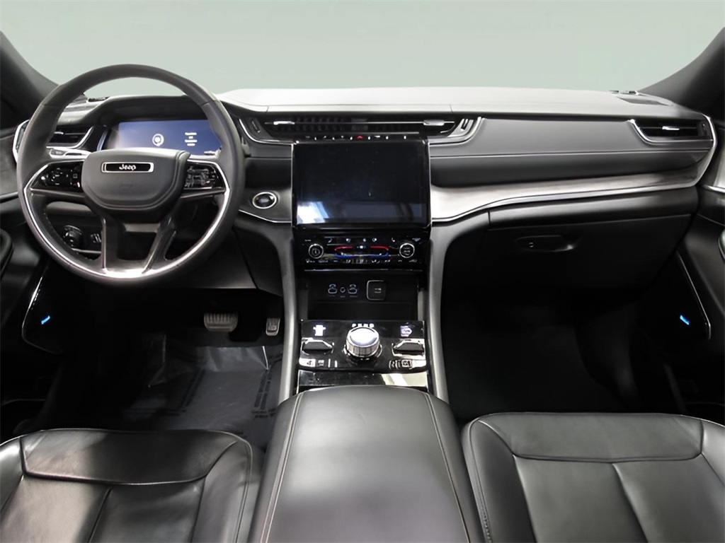 2023 Jeep Grand Cherokee Overland photo 5