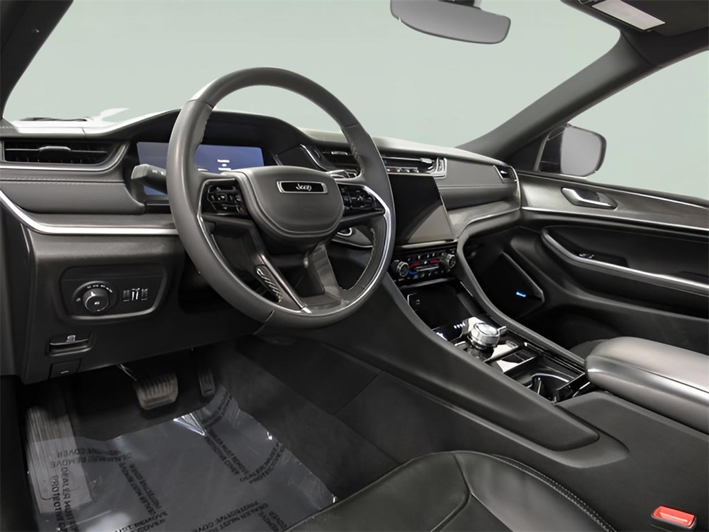 2023 Jeep Grand Cherokee Overland photo 9