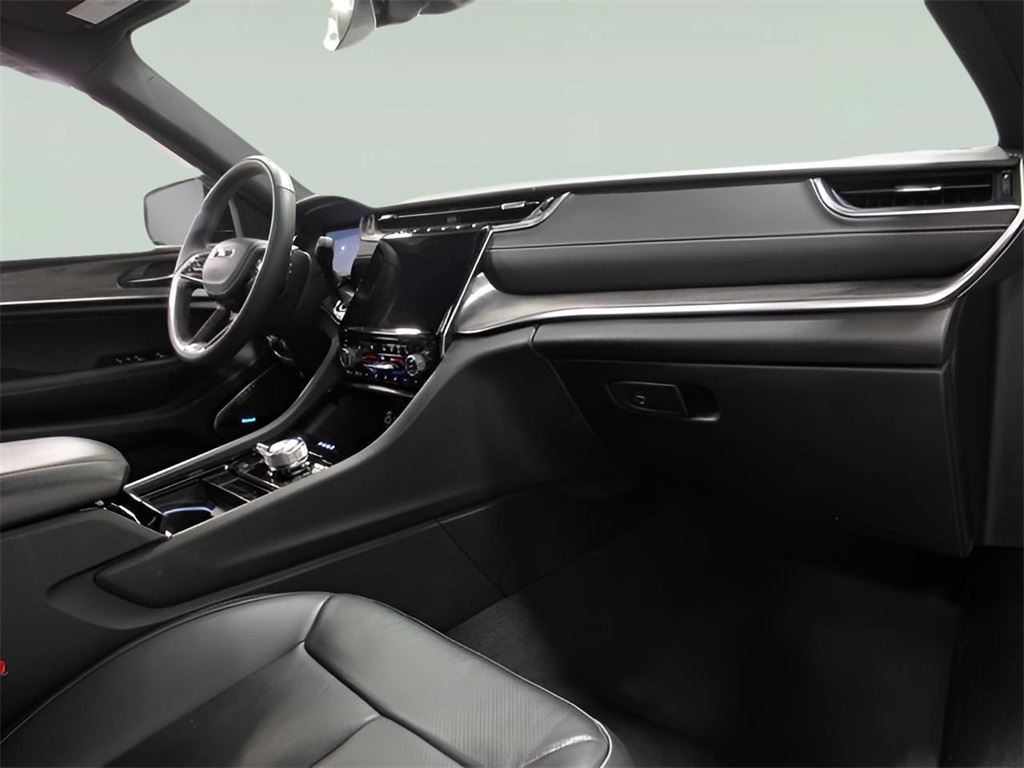 2023 Jeep Grand Cherokee Overland photo 12