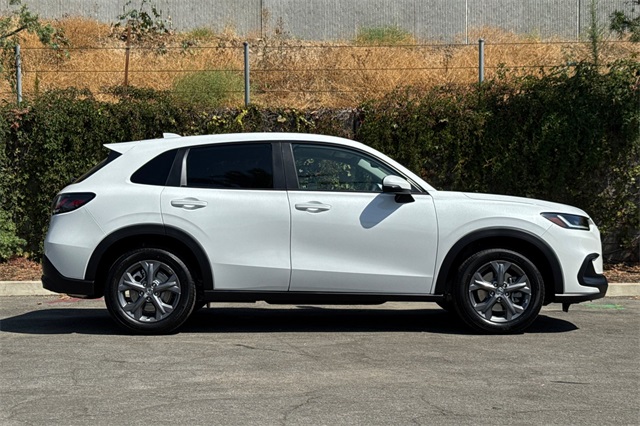 2026 Honda HR-V LX photo 3