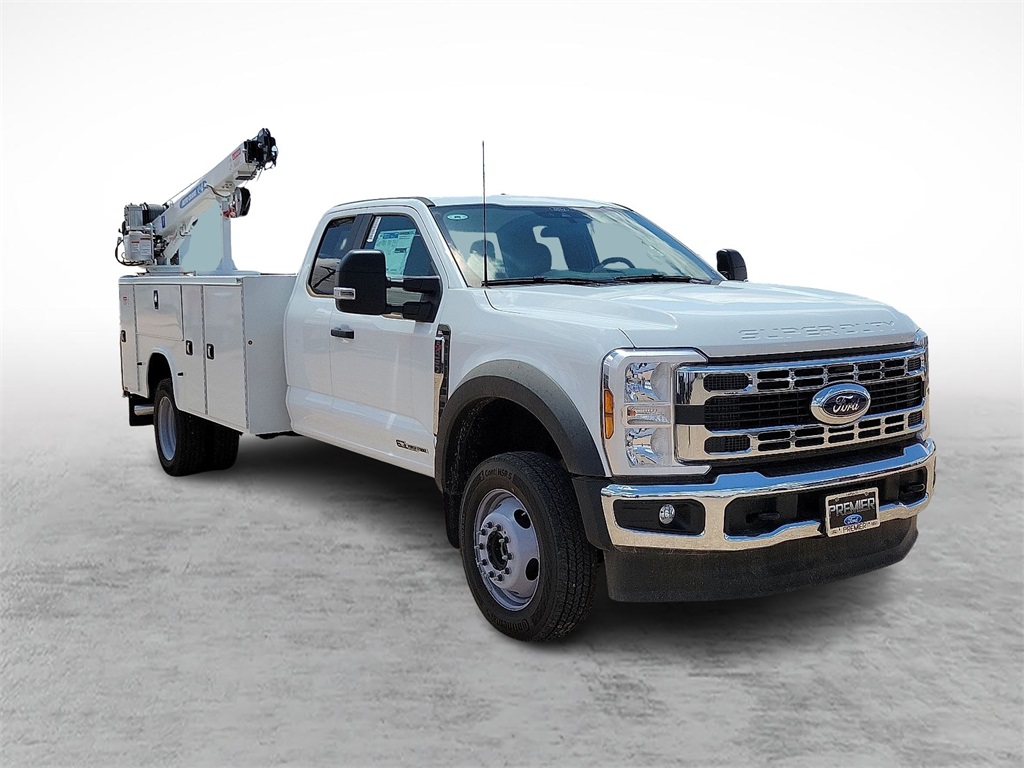 2024 Ford F-450 Super Duty Chassis Cab XL's photo
