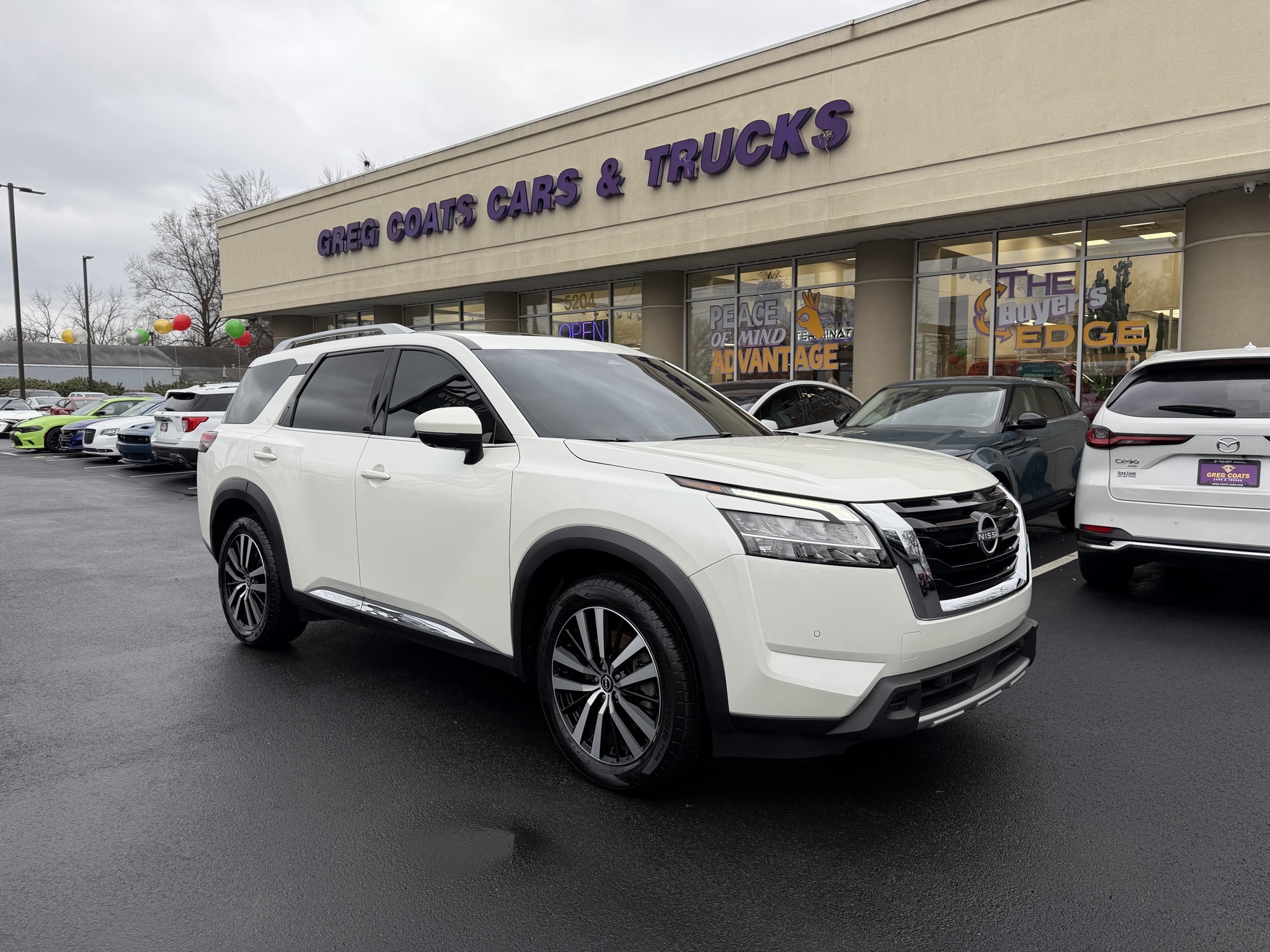 2023 Nissan Pathfinder Platinum's photo