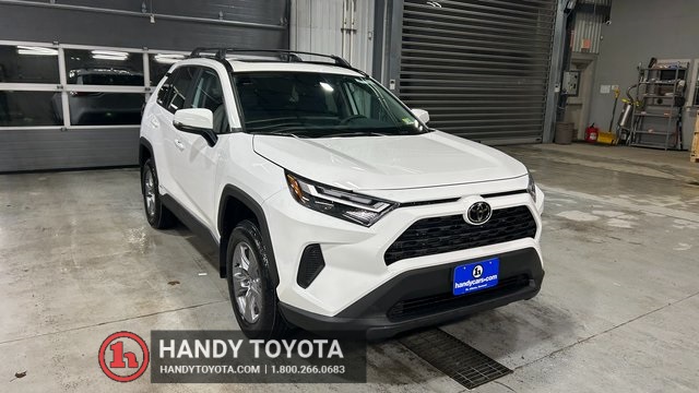2025 Toyota RAV4 XLE's photo