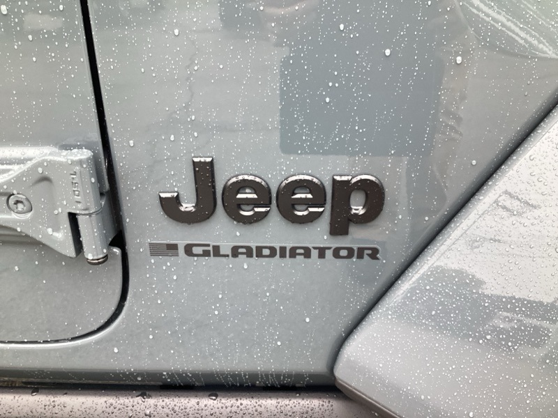 2025 Jeep Gladiator Willys photo 10