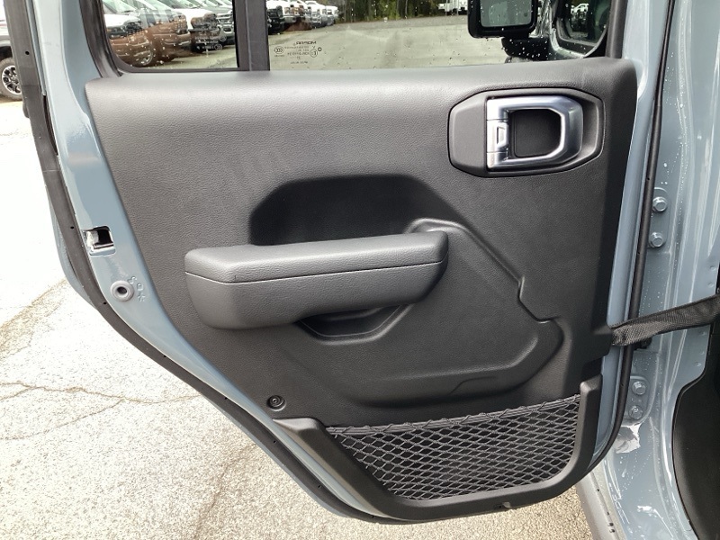 2025 Jeep Gladiator Willys photo 14