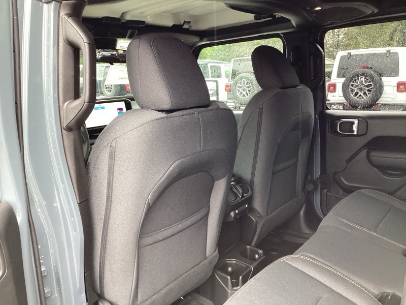2025 Jeep Gladiator Willys photo 17