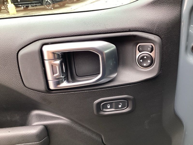 2025 Jeep Gladiator Willys photo 19