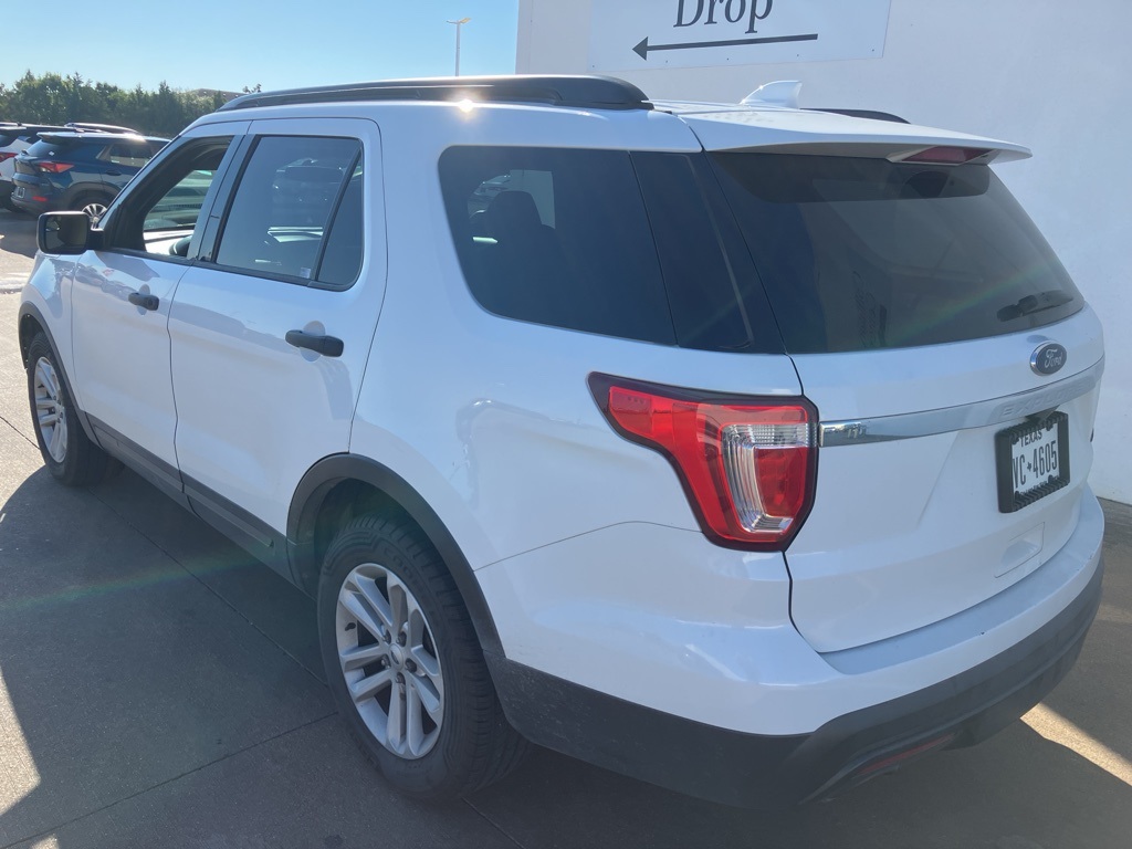2017 Ford Explorer Base photo 3