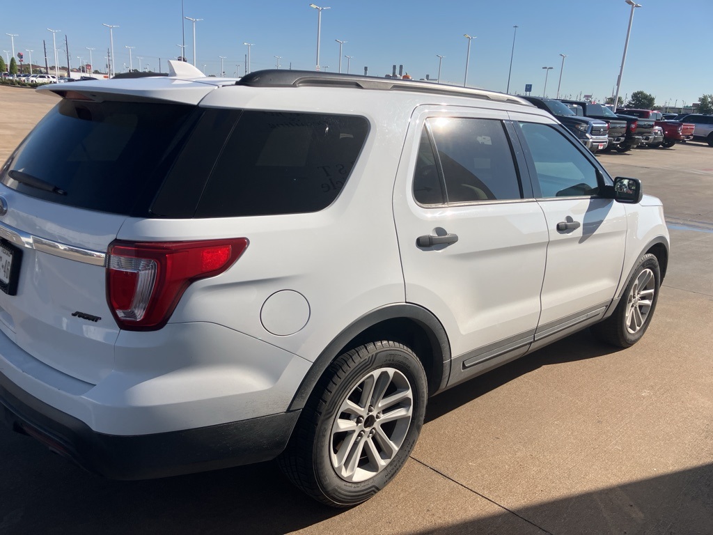 2017 Ford Explorer Base photo 4