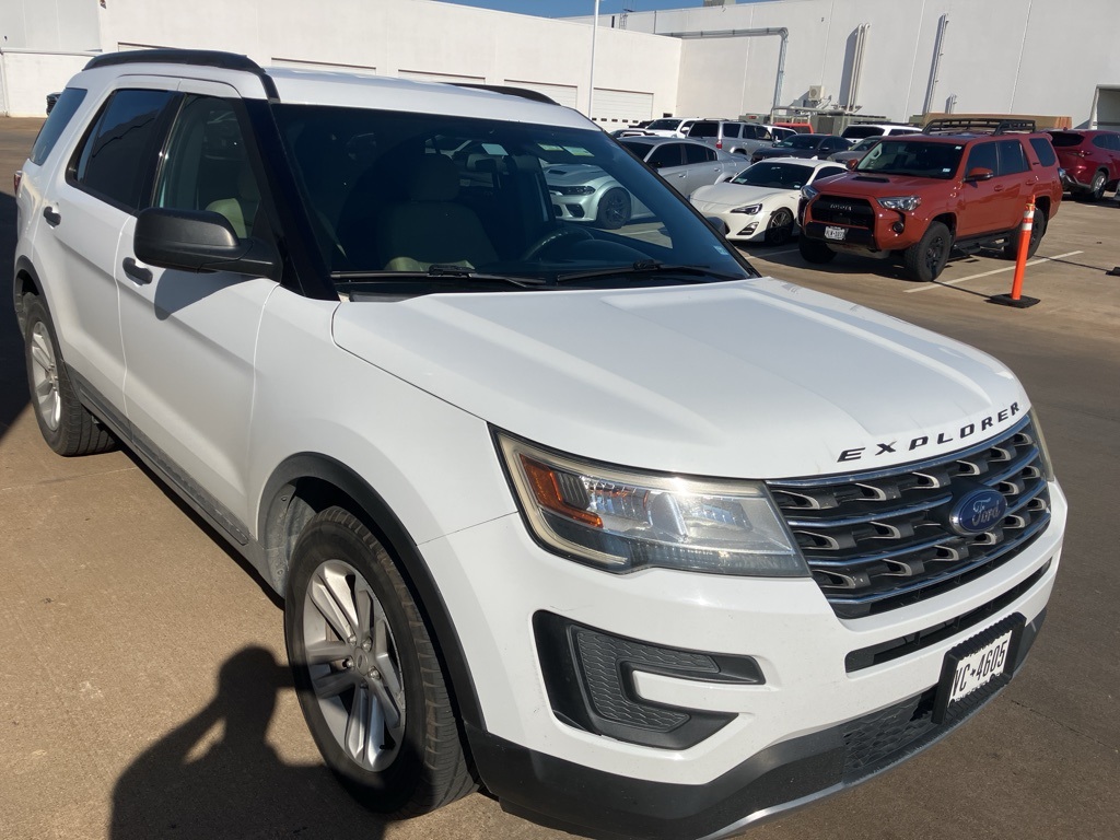 2017 Ford Explorer Base photo 5