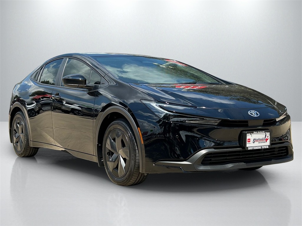 2026 Toyota Prius LE photo 3