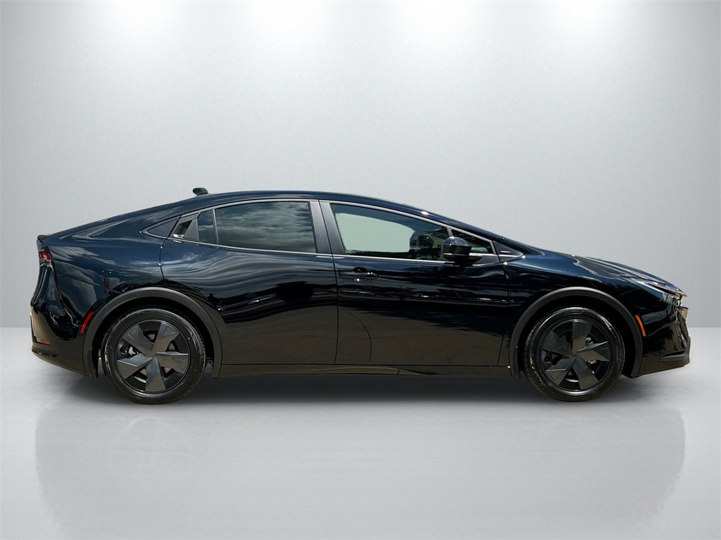 2026 Toyota Prius LE photo 4
