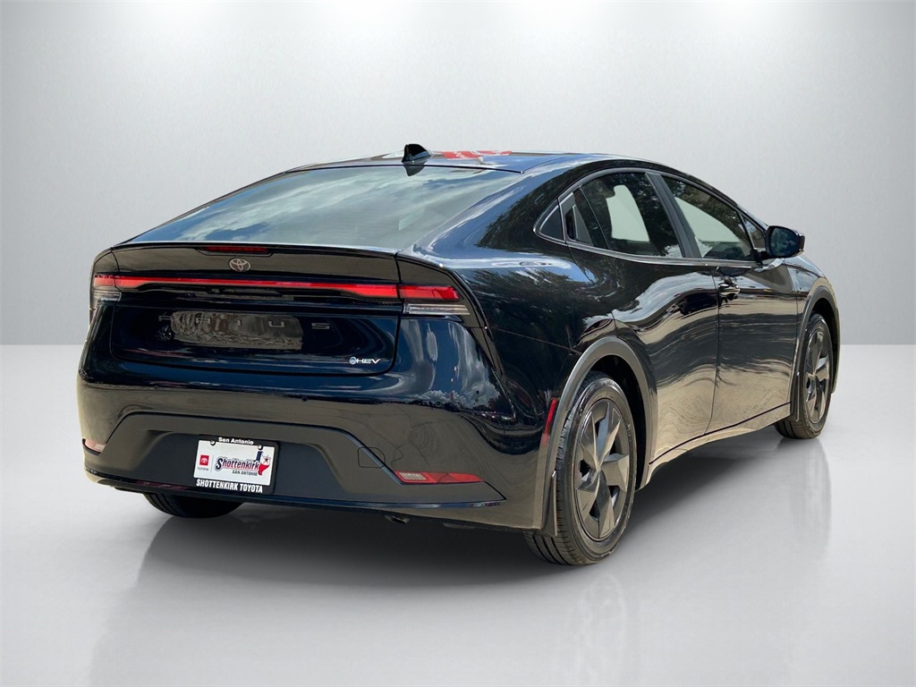 2026 Toyota Prius LE photo 5