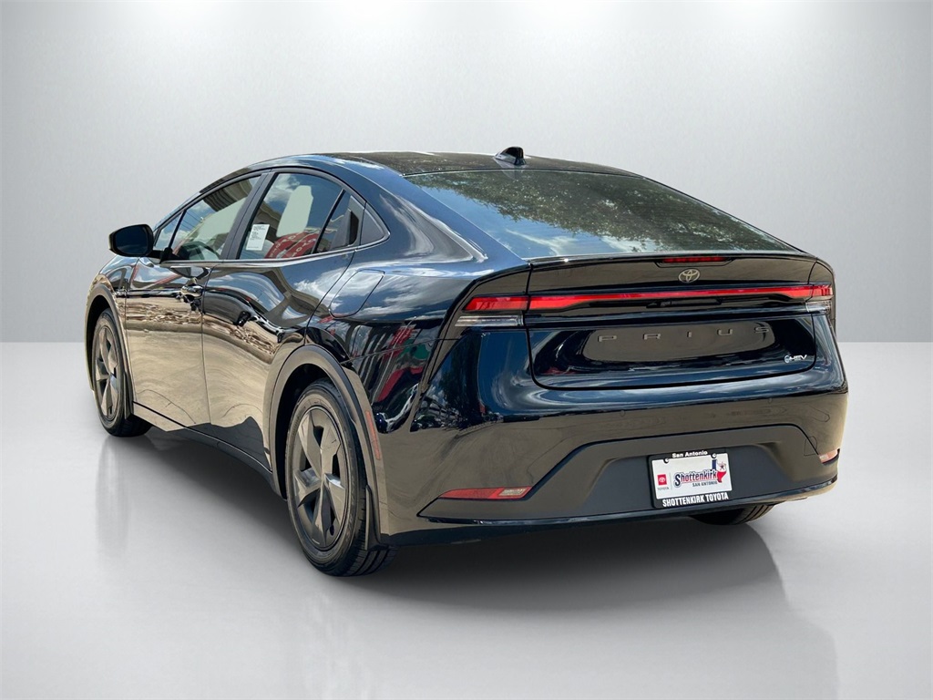 2026 Toyota Prius LE photo 7