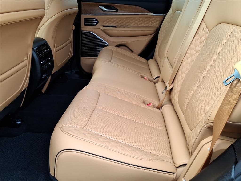 used 2024 Jeep Grand Cherokee car, priced at $43,900