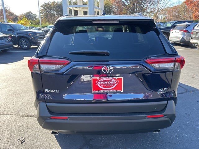 2025 Toyota RAV4 Hybrid XLE photo 2