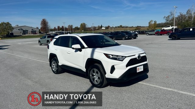 2023 Toyota RAV4 LE's photo