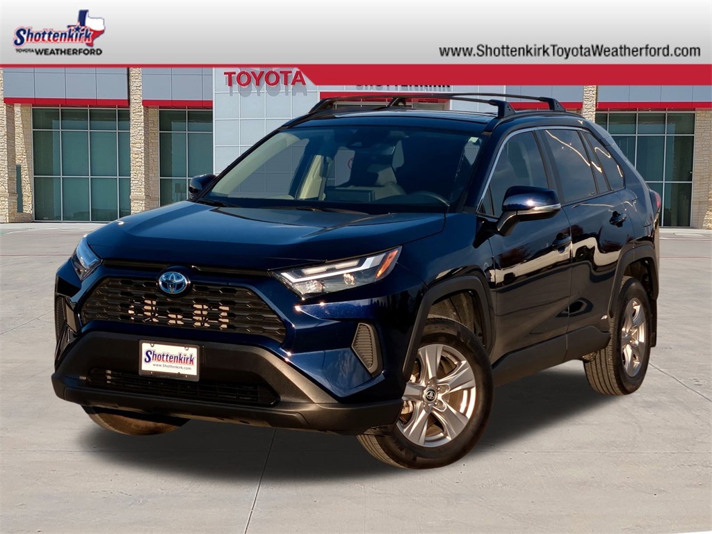 2024 Toyota RAV4 XLE's photo
