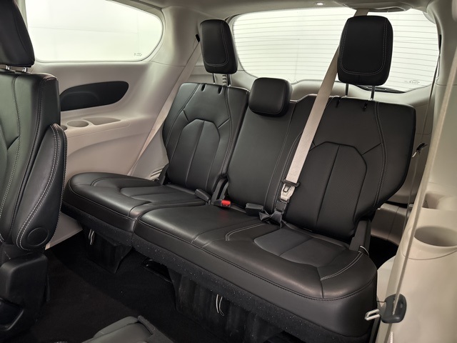 2024 Brilliant Black Crystal Pearlcoat Chrysler Pacifica Touring L FWD Van