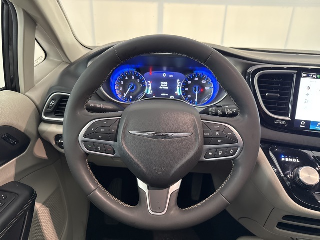 2024 Brilliant Black Crystal Pearlcoat Chrysler Pacifica Touring L FWD Van