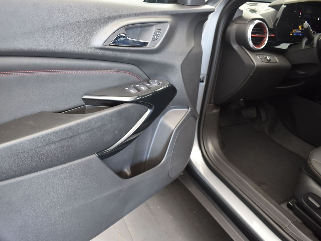 2025 Sterling Chevrolet Trax 2RS FWD SUV