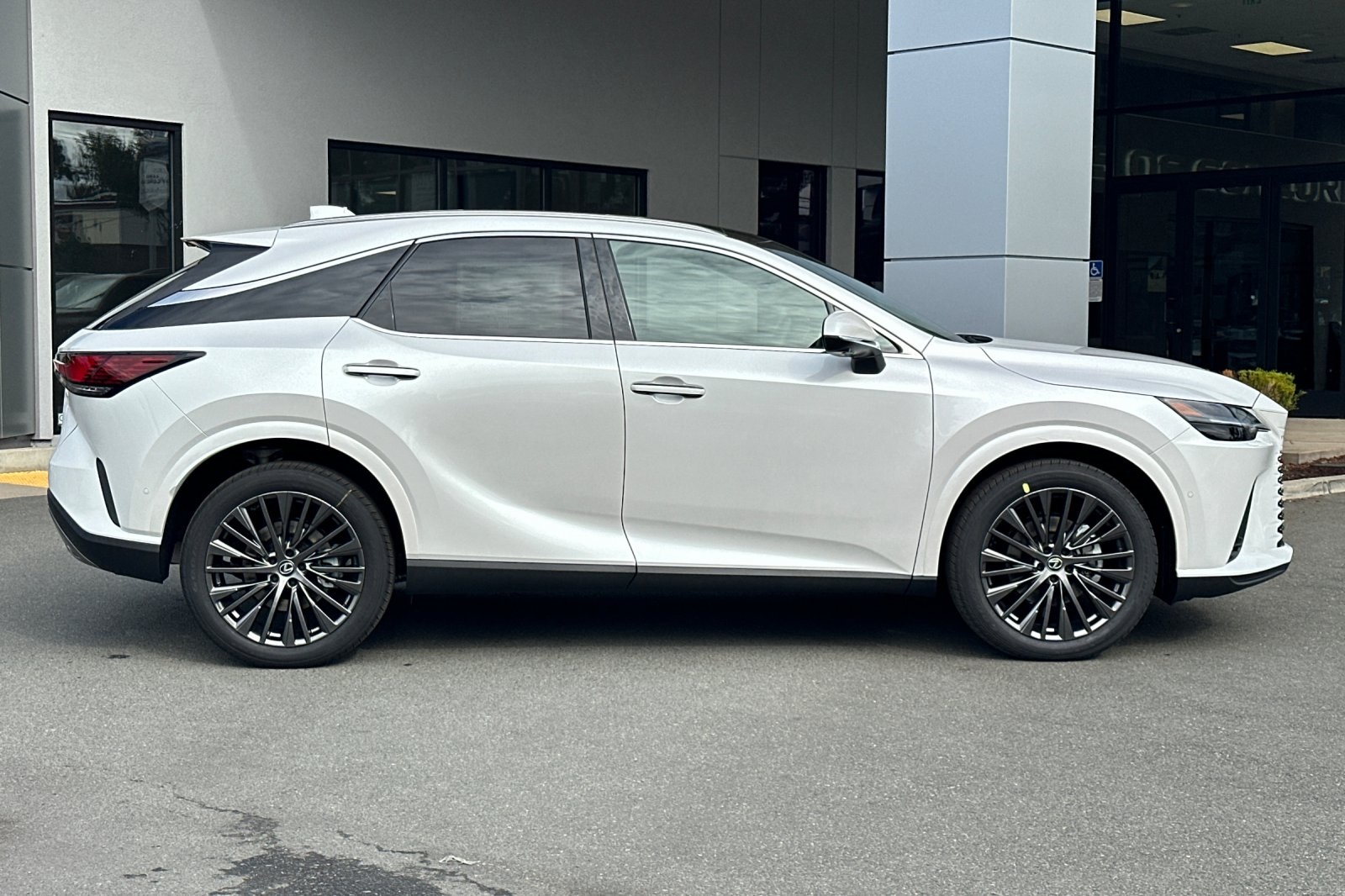 2025 Lexus RX 350h Luxury AWD photo 3