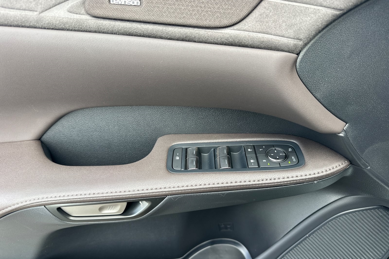 2025 Lexus RX 350h Luxury AWD photo 8