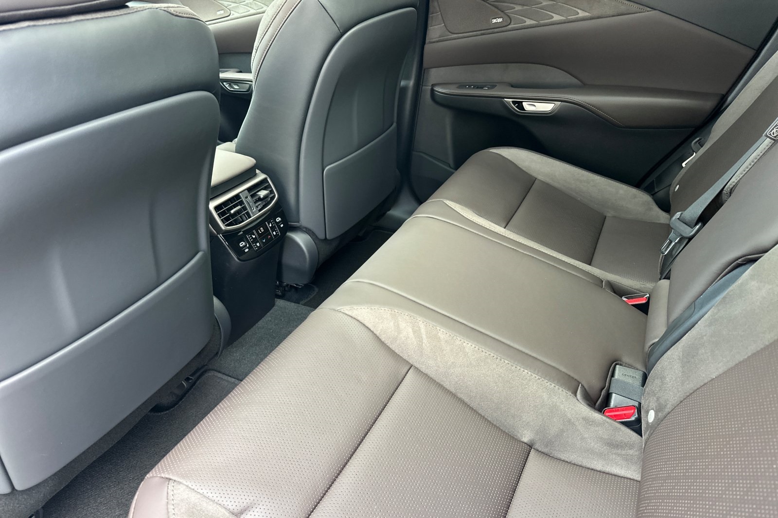 2025 Lexus RX 350h Luxury AWD photo 9