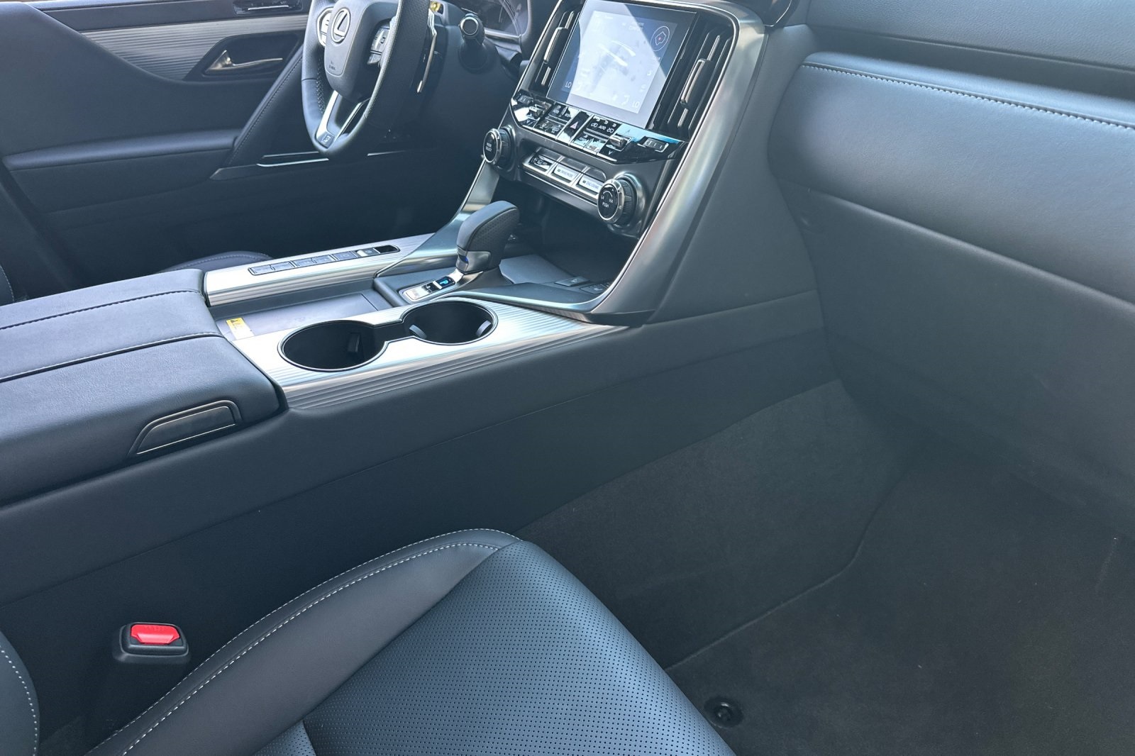 2025 Lexus LX F SPORT Handling photo 14