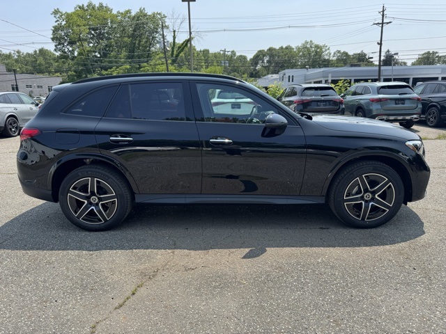 2025 Mercedes Benz GLC 300 4MATIC photo 2