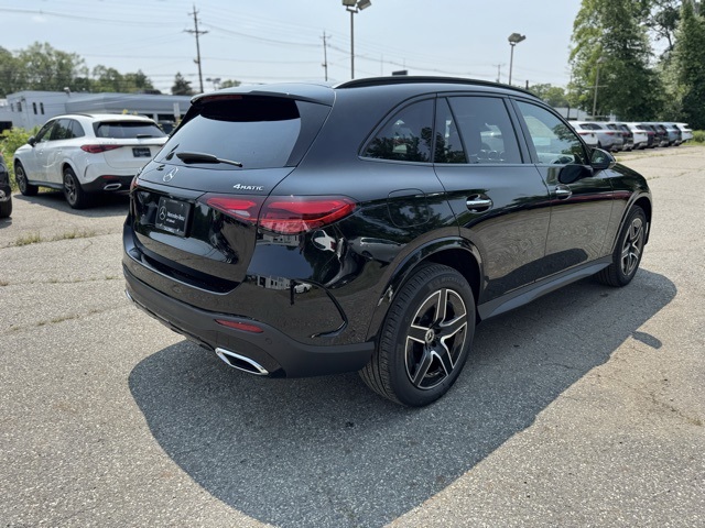2025 Mercedes Benz GLC 300 4MATIC photo 3