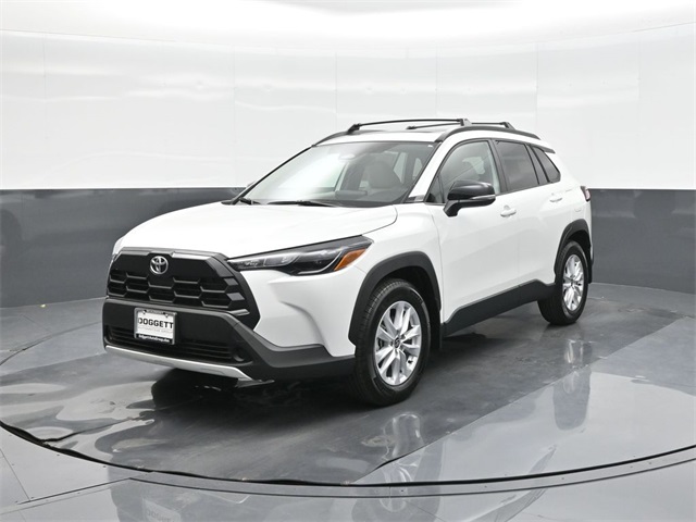 2026 Toyota Corolla Cross LE's photo