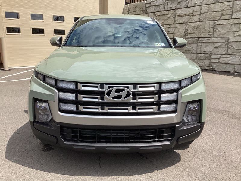 2025 Hyundai Santa Cruz SE photo 2