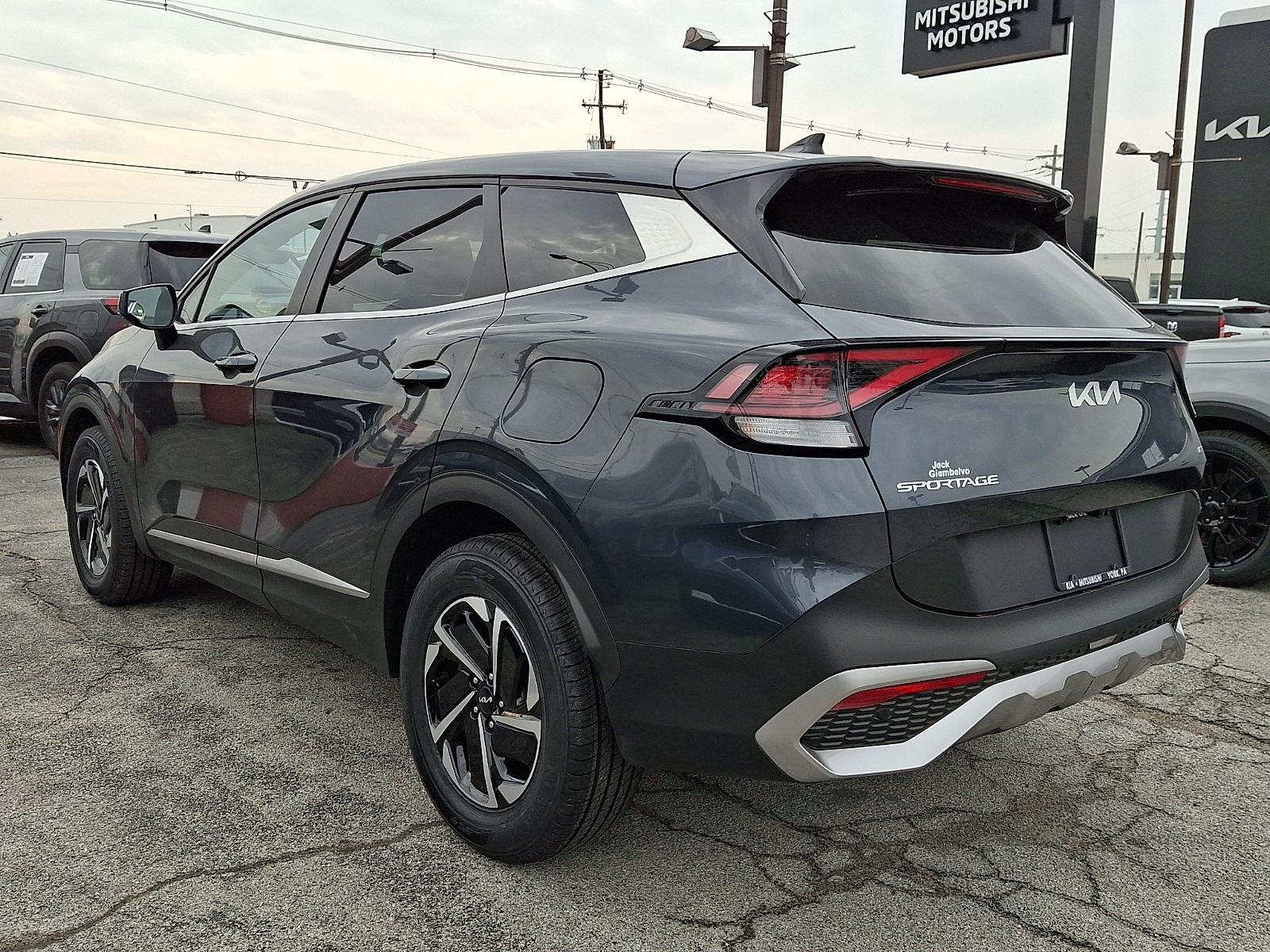 2023 Kia Sportage Hybrid LX photo 2