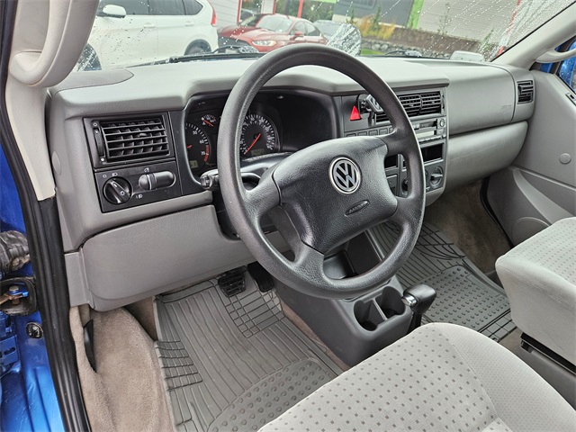 2001 Volkswagen EuroVan MV Weekender photo 16