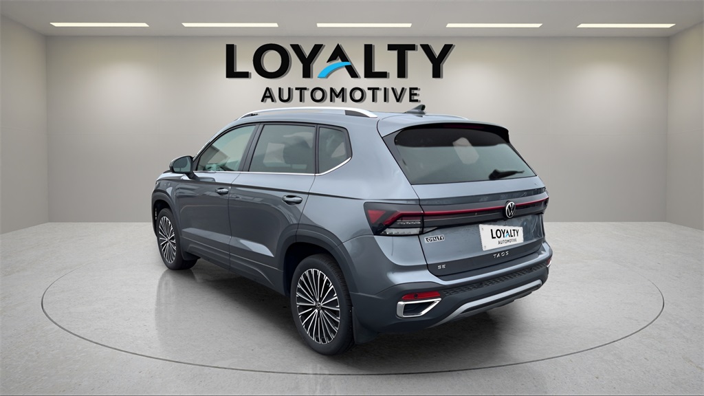 2025 Volkswagen Taos SE photo 2