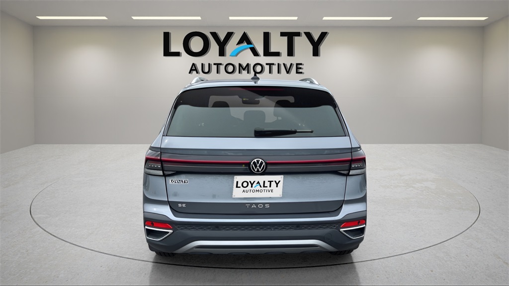 2025 Volkswagen Taos SE photo 3