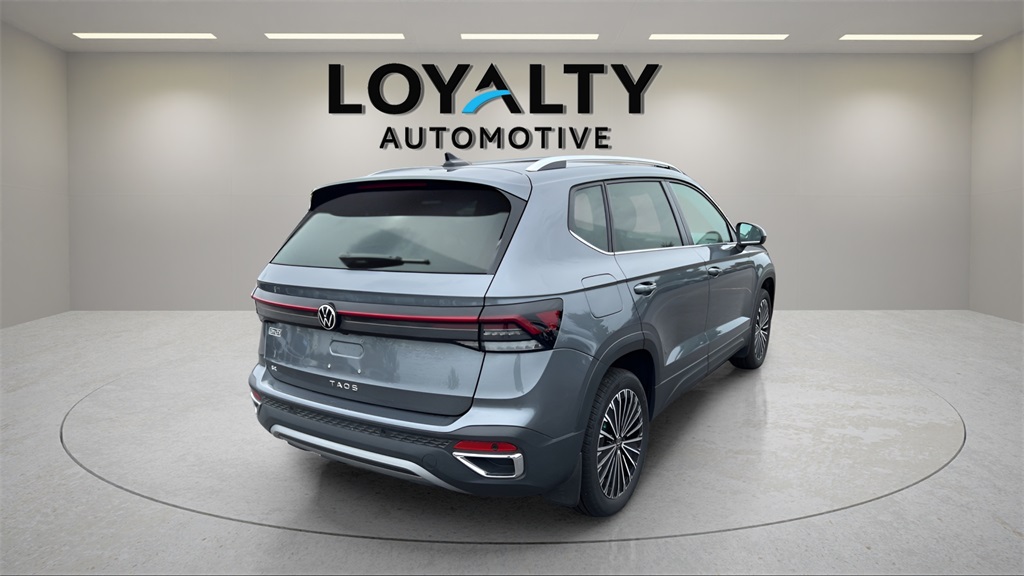 2025 Volkswagen Taos SE photo 4