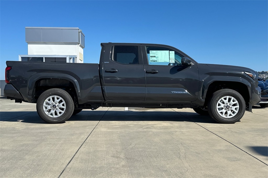 2025 Toyota Tacoma SR5 Double Cab photo 3