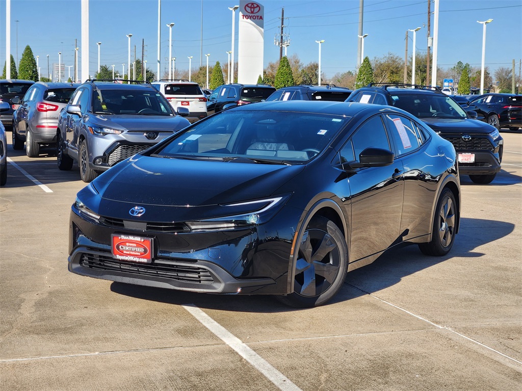 2024 Toyota Prius LE's photo