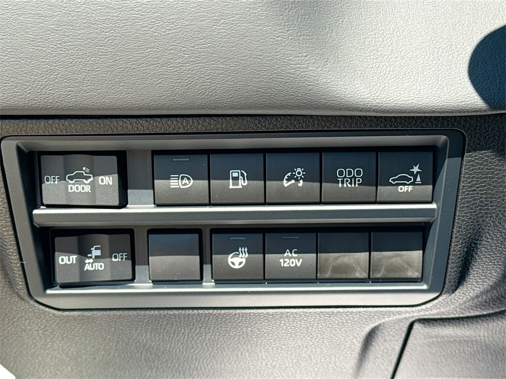 2025 Toyota Tundra Platinum CrewMax photo 14