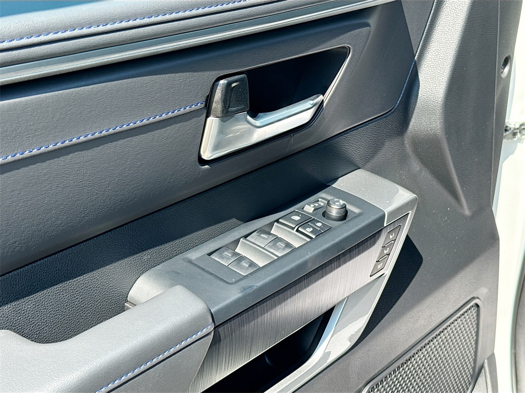 2025 Toyota Tundra Platinum CrewMax photo 20