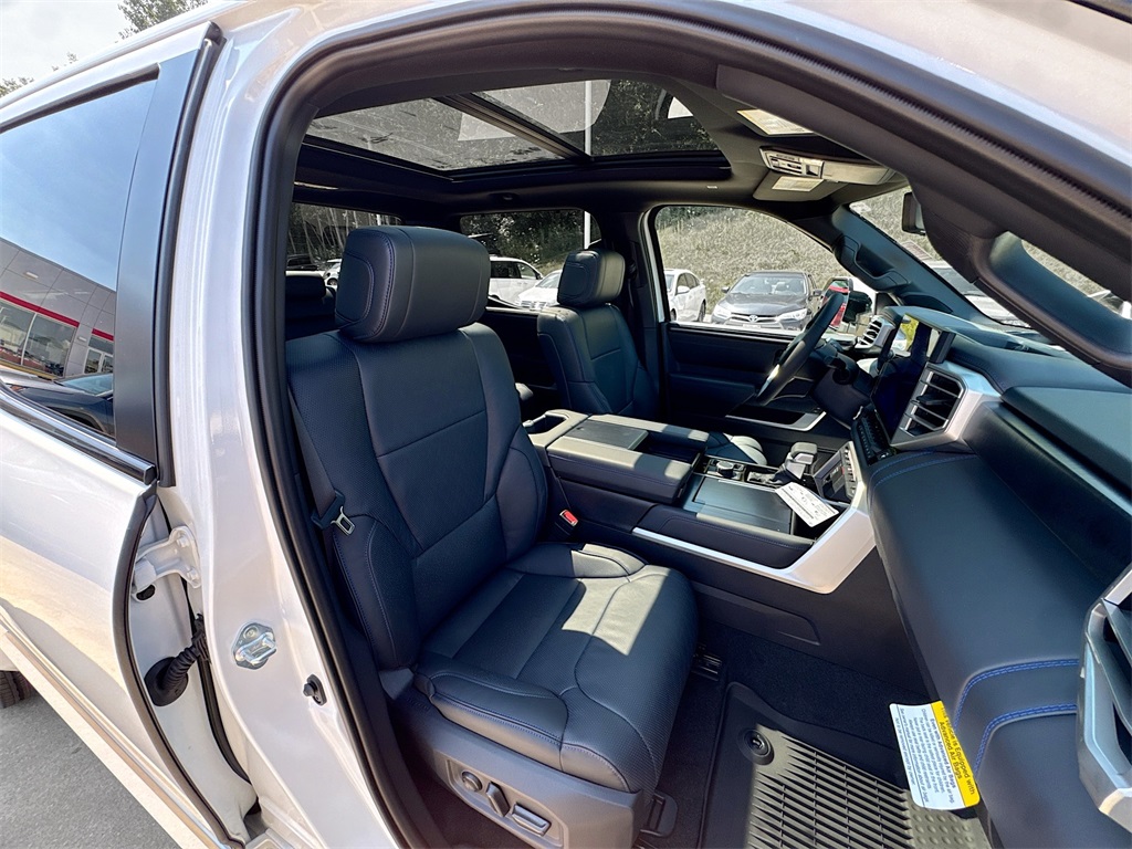 2025 Toyota Tundra Platinum CrewMax photo 27