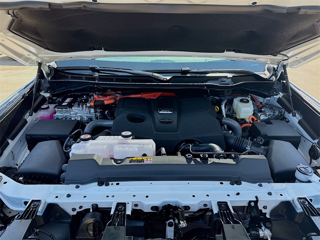 2025 Toyota Tundra Platinum CrewMax photo 29